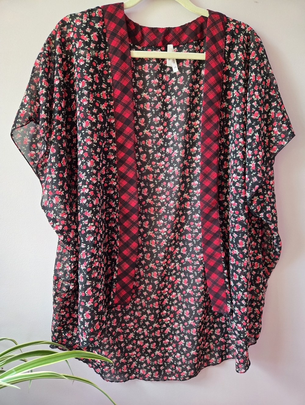 ✨ Truth NYC Floral & Plaid Chiffon Kimono Cardigan ✨